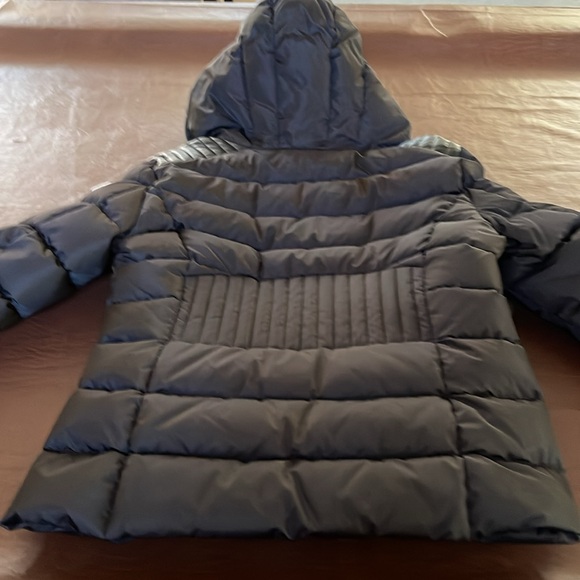 Super Cute barely worn once Moncler Woman’s Jacket. Size 5 - Picture 12 of 16